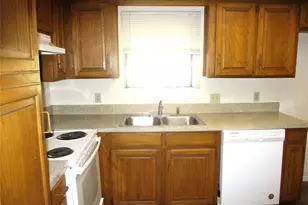 203 Yorkshire Ct, Euless, TX 76040 - Photo 5