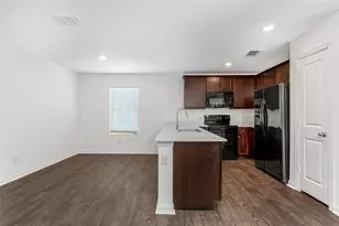 9213 Marilyn Pl, Dallas, TX 75227 - Photo 11