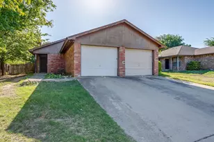 6725 Glenbrook Ln, Fort Worth, TX 76133 - Photo 3