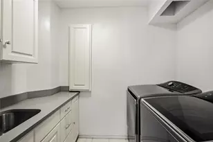 9178 Glen Springs Dr, Dallas, TX 75243 - Photo 23