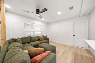 702 Crescent St, Denton, TX 76201 - Photo 5