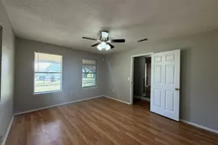 105 2nd St, Valley View, TX 76272 - Photo 5