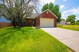 307 Coral Reef St, Gun Barrel City, TX 75156 - Photo 3