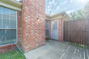 334 Touchdown Dr, Irving, TX 75063 - Photo 31