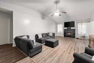 202 Fleetwood Ct, Arlington, TX 76014 - Photo 3