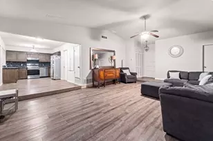 202 Fleetwood Ct, Arlington, TX 76014 - Photo 5