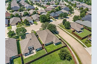 2401 Castle Creek Drive, Little Elm, TX 75068 - Photo 33