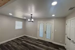910 NE 31st, Grand Prairie, TX 75050 - Photo 15