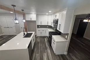 910 NE 31st, Grand Prairie, TX 75050 - Photo 11