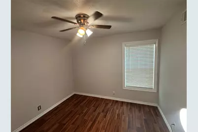 910 NE 31st, Grand Prairie, TX 75050 - Photo 17
