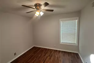 910 NE 31st, Grand Prairie, TX 75050 - Photo 17