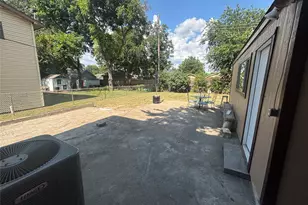 910 NE 31st, Grand Prairie, TX 75050 - Photo 39