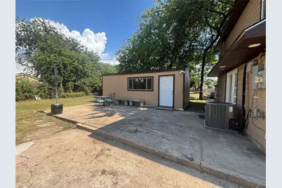 910 NE 31st, Grand Prairie, TX 75050 - Photo 35