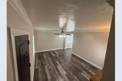910 NE 31st, Grand Prairie, TX 75050 - Photo 5