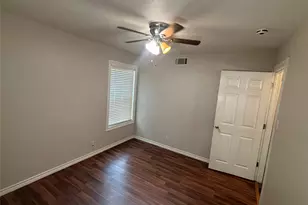 910 NE 31st, Grand Prairie, TX 75050 - Photo 17