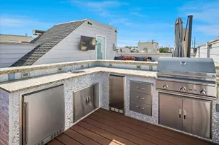 2411 N Hall St, Dallas, TX 75204 - Photo 25
