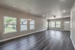708 Elba St, Bowie, TX 76230 - Photo 5