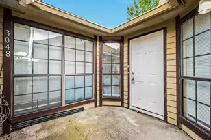 3048 Navarro Ln, Grand Prairie, TX 75052 - Photo 3