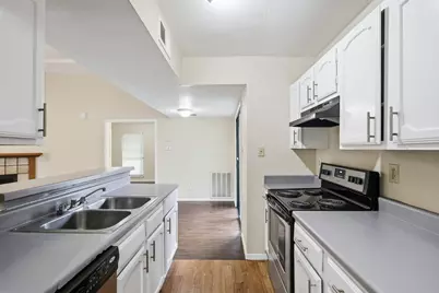 3048 Navarro Lane, Grand Prairie, TX 75052 - Photo 7