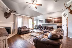 822 Graham Dr, Burleson, TX 76028 - Photo 11