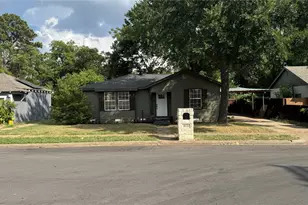 821 College St, Cleburne, TX 76033 - Photo 3