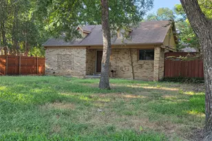 2216 Daisy Ln, Fort Worth, TX 76111 - Photo 3