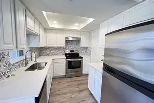 10913 Gable Dr, Dallas, TX 75229 - Photo 17