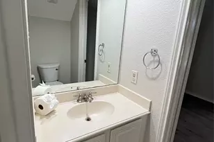 10913 Gable Dr, Dallas, TX 75229 - Photo 11