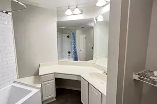10913 Gable Dr, Dallas, TX 75229 - Photo 9