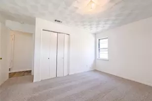 2111 Royal Oaks Dr, Irving, TX 75060 - Photo 11
