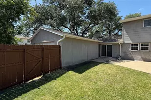 7806 Village Trail Dr, Dallas, TX 75254 - Photo 17