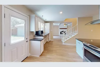 7806 Village Trail Drive, Dallas, TX 75254 - Photo 7