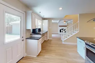 7806 Village Trail Dr, Dallas, TX 75254 - Photo 7