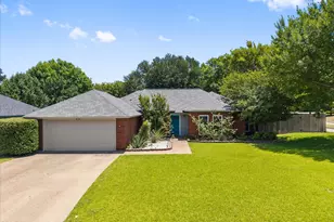 100 Downwood Dr, Burleson, TX 76028 - Photo 3