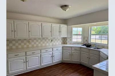 1407 N East St, Belton, TX 76513 - Photo 3