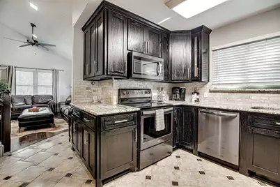 6112 Farmingdale Drive, Arlington, TX 76001 - Photo 7