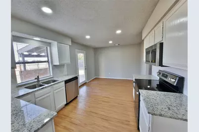 2646 Winslow Drive, Grand Prairie, TX 75052 - Photo 5