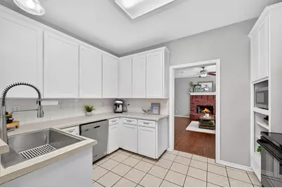 2724 Winterlake Drive, Carrollton, TX 75006 - Photo 9