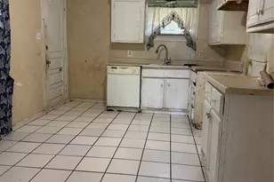 503 E Ridgewood Dr, Garland, TX 75041 - Photo 3