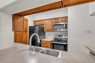 2101 Friendly Dr, Arlington, TX 76011 - Photo 7