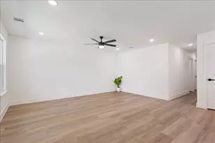 212 W Madison St, Hillsboro, TX 76645 - Photo 13