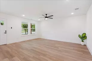 212 W Madison St, Hillsboro, TX 76645 - Photo 3