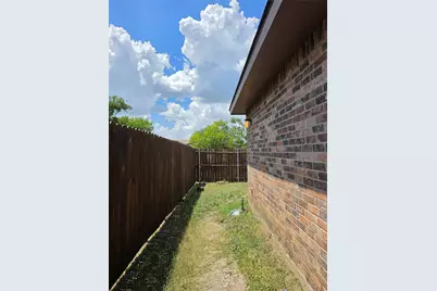7129 Sorcey Road, Dallas, TX 75249 - Photo 23