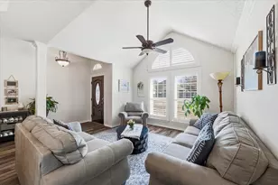 2117 Pinwood Cir, Arlington, TX 76001 - Photo 9