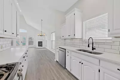 714 Ashbrook Court, Euless, TX 76039 - Photo 9