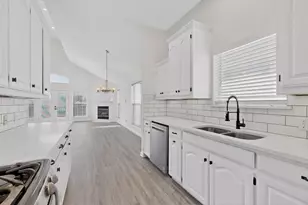 714 Ashbrook Ct, Euless, TX 76039 - Photo 9