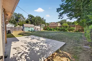 2210 Sycamore Dr, Arlington, TX 76013 - Photo 23