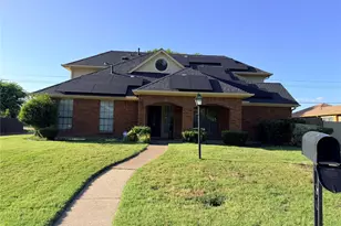 916 Manor Dr, DeSoto, TX 75115 - Photo 1