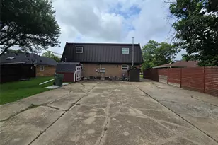 1805 Randolph Dr, Garland, TX 75041 - Photo 9
