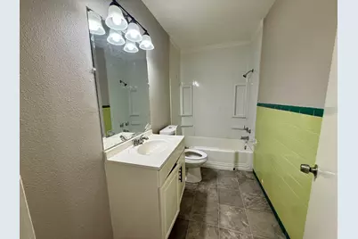215 W Tennie Street, Gainesville, TX 76240 - Photo 11